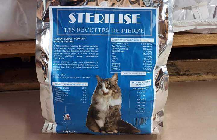 Alimentation de qualité pour chats en pleine forme.